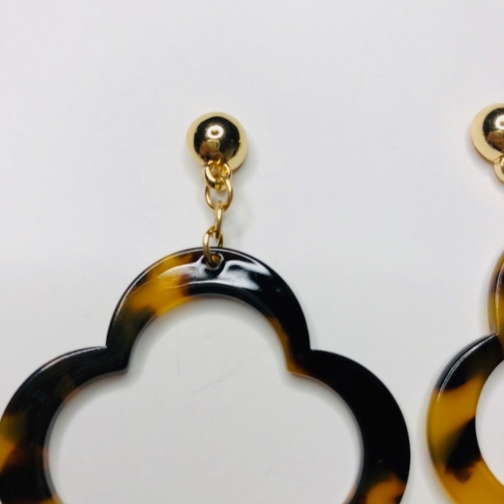 Kathleen Lucite Tortoise Clover Dangle Earrings - Picture 2 of 4